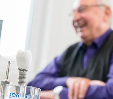 Zahnimplantate und Zahnersatz Salem